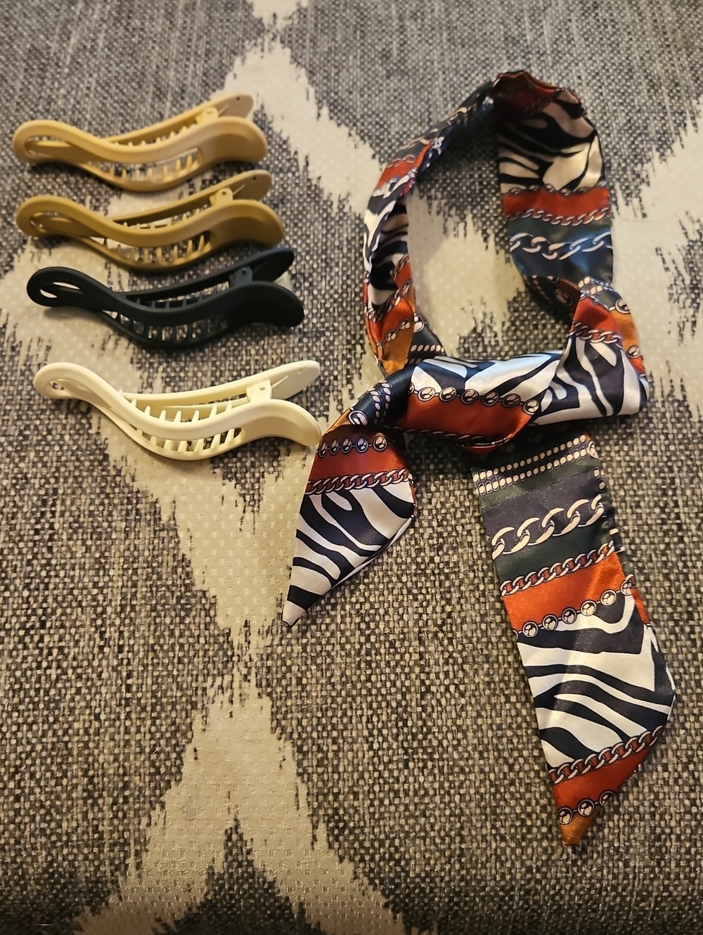 Multicolor Zebra & Chain Print Scarf Tie with Hair Clips